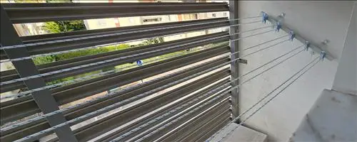 מתלה לתליית כביסה בין קירות